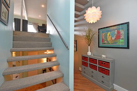 1011 Hill St, Cincinnati, OH 45202 photo 5