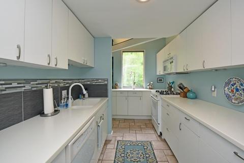1011 Hill St, Cincinnati, OH 45202 photo 12
