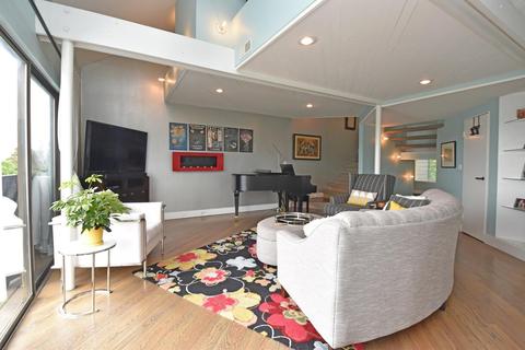 1011 Hill St, Cincinnati, OH 45202 photo 8