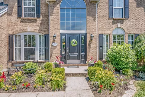450 Ashworth Ct, Cincinnati, OH 45255 photo 2