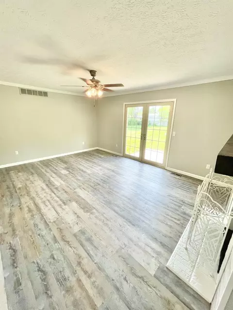 3228 Eric Ln, Hamilton, OH 45011 photo 9
