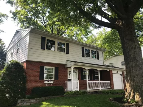 34 Handel Ln, Greenhills, OH 45218 photo 2
