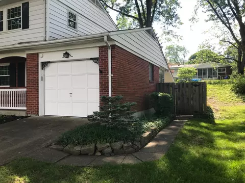 34 Handel Ln, Greenhills, OH 45218 photo 5