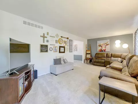 8552 Summitridge Dr, Cincinnati, OH 45255 photo 4