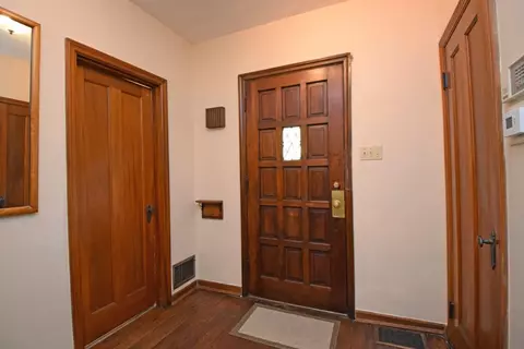 855 Dunore Dr, Cincinnati, OH 45220 photo 3