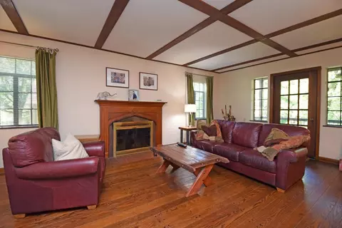 855 Dunore Dr, Cincinnati, OH 45220 photo 5