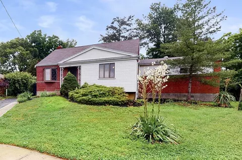 3093 Brookview Dr, Cincinnati, OH 45238 photo 2