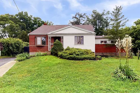 3093 Brookview Dr, Cincinnati, OH 45238 photo 1