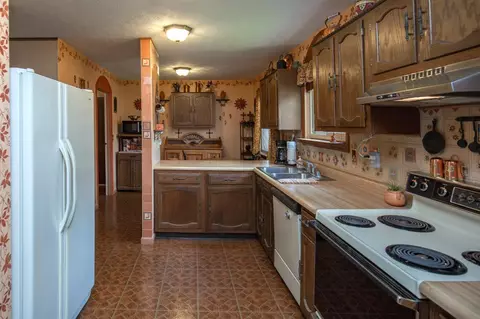 696 Woodgate Rd, Cincinnati, OH 45244 photo 8