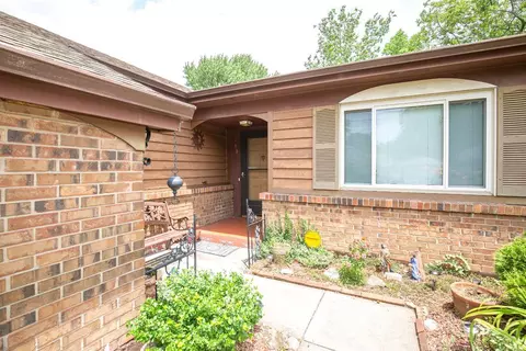 696 Woodgate Rd, Cincinnati, OH 45244 photo 3