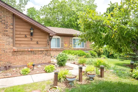 696 Woodgate Rd, Cincinnati, OH 45244 photo 2