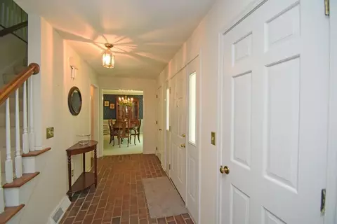 7192 Royalgreen Dr, Cincinnati, OH 45244 photo 2