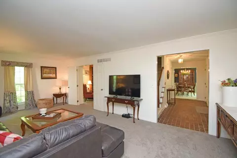 7192 Royalgreen Dr, Cincinnati, OH 45244 photo 4