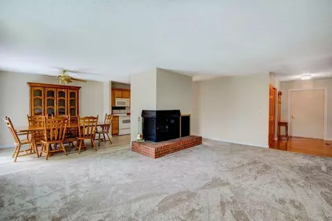 2489 Hazelcrest Ln, Cincinnati, OH 45231 photo 4
