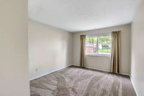 2489 Hazelcrest Ln, Cincinnati, OH 45231 photo 16