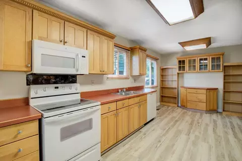 2489 Hazelcrest Ln, Cincinnati, OH 45231 photo 7