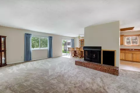 2489 Hazelcrest Ln, Cincinnati, OH 45231 photo 3