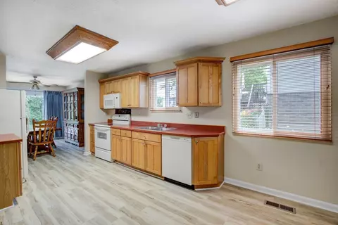 2489 Hazelcrest Ln, Cincinnati, OH 45231 photo 10