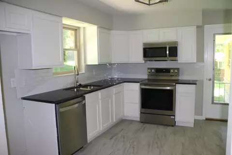 5597 Silverpoint Dr, Cincinnati, OH 45247 photo 9