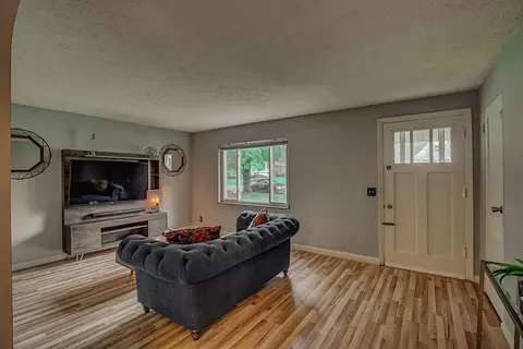 8071 Colette Ln, Cincinnati, OH 45224 photo 2