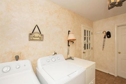2497 Cranbrook Dr, Cincinnati, OH 45231 photo 19