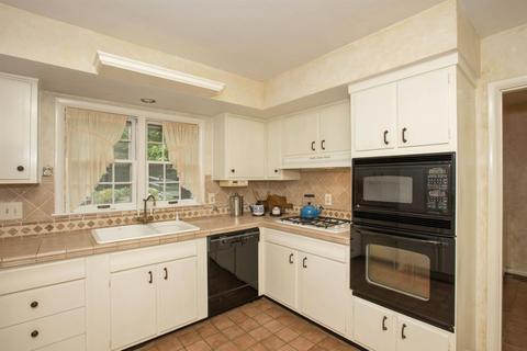 2497 Cranbrook Dr, Cincinnati, OH 45231 photo 6