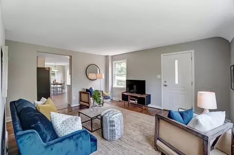 69 Damon Rd, Greenhills, OH 45218 photo 9