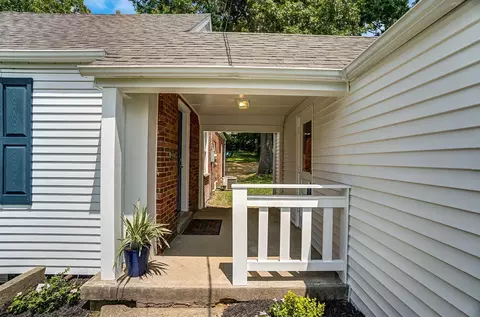 69 Damon Rd, Greenhills, OH 45218 photo 4