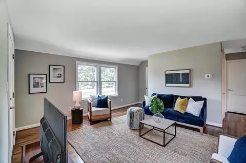 69 Damon Rd, Greenhills, OH 45218 photo 8