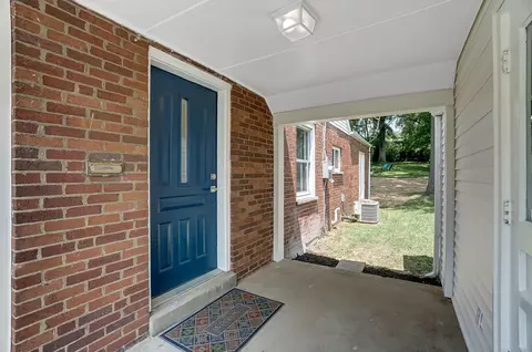 69 Damon Rd, Greenhills, OH 45218 photo 5