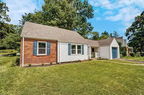 69 Damon Rd, Greenhills, OH 45218 photo 1