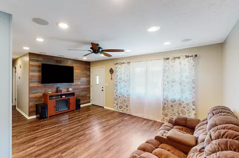 577 Libbejo Dr, Cincinnati, OH 45233 photo 2