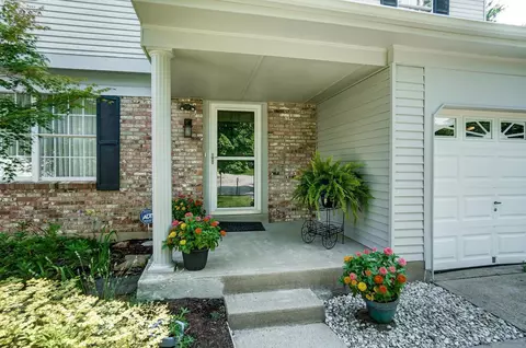 2409 Hazelcrest Ln, Cincinnati, OH 45231 photo 3
