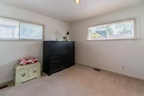 14 Hadley Rd, Greenhills, OH 45218 photo 23