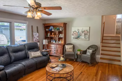14 Hadley Rd, Greenhills, OH 45218 photo 5