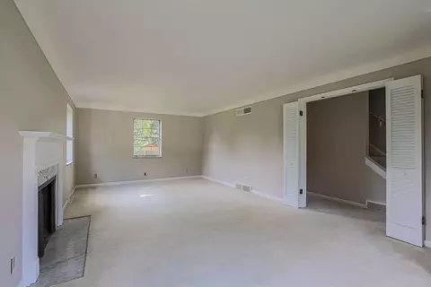 8614 Zenith Ct, Cincinnati, OH 45231 photo 4