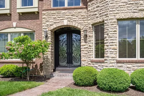 8158 Deer Path Ln, Cincinnati, OH 45243 photo 2