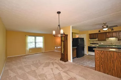 7902 Heatherglen Dr, Cincinnati, OH 45255 photo 9
