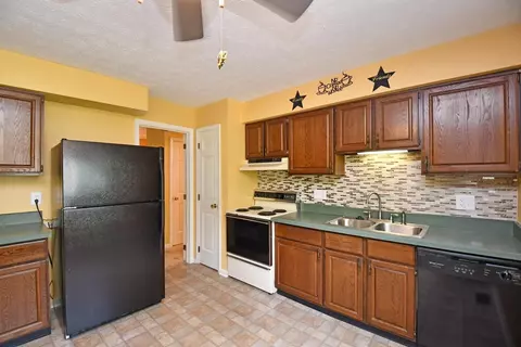 7902 Heatherglen Dr, Cincinnati, OH 45255 photo 12