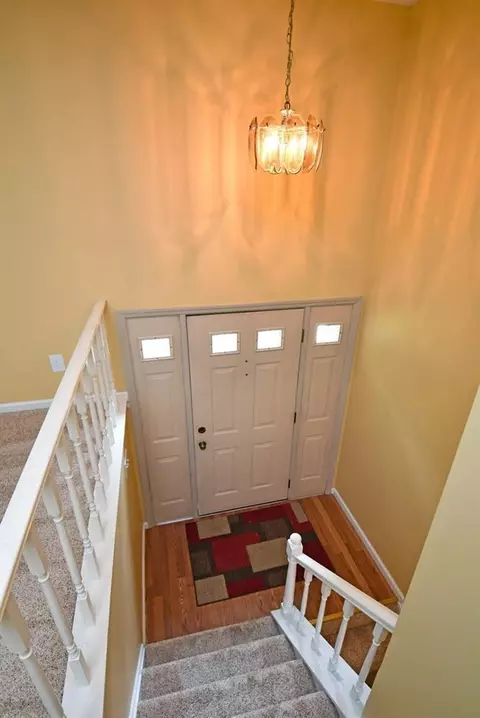 7902 Heatherglen Dr, Cincinnati, OH 45255 photo 3