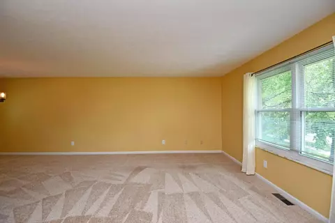7902 Heatherglen Dr, Cincinnati, OH 45255 photo 4