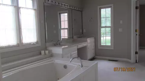 9906 Pheasantwalk Ct, Evendale, OH 45241 photo 15