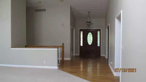 9906 Pheasantwalk Ct, Evendale, OH 45241 photo 2