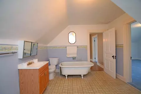 4722 Castle Pl, Cincinnati, OH 45227 photo 24