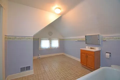 4722 Castle Pl, Cincinnati, OH 45227 photo 23