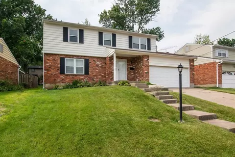 1027 Hearthstone Dr, Cincinnati, OH 45231 photo 2