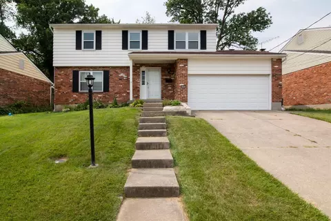 1027 Hearthstone Dr, Cincinnati, OH 45231 photo 3