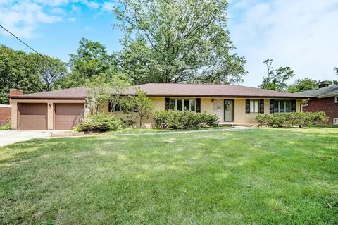 8730 Cavalier Dr, Cincinnati, OH 45231 photo 2