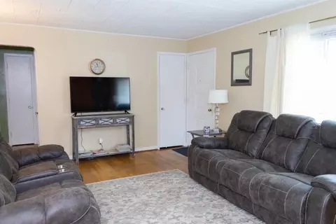 7919 Colette Ln, Cincinnati, OH 45224 photo 2