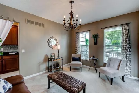 650 Hyacinth Rd, Cincinnati, OH 45245 photo 3